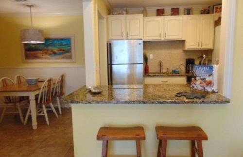 H13 Ocean Walk Resort 2bdrm 2 bath downstairs great beds Great view and always a great breeze - Foto 2