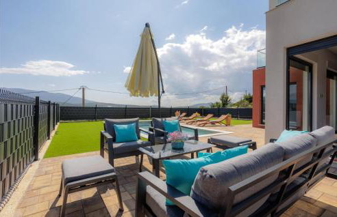 Amazing Home In Dicmo With Kitchen - Photo 25