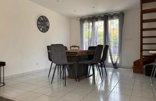 Jolie Colombe, maison 3 ch 2 sdb beau jardin terrasse aménagée à 15 mn à pied de la mer du centre Port en Bessin proche golf et d'Omaha Beach et Bayeux - Photo 9