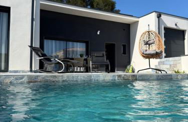 New villa 2025 Pyrenees View, Pool & Comfort - Foto 1