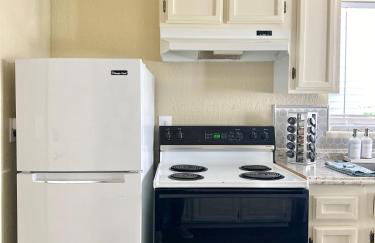 Near Downtown- Kitchen-washerdryer-parking - Foto 38