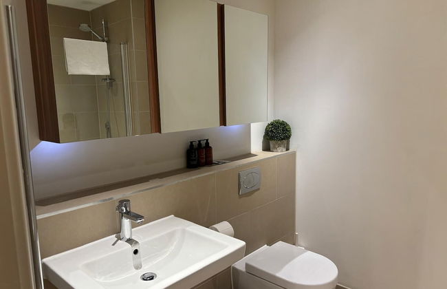 Executive Level Quartermile two Bedroom Apartment - Extremely Central - Foto 9