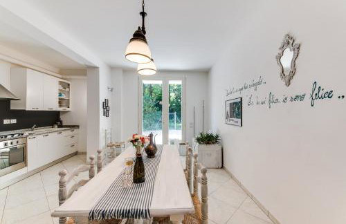 Campus House - Photo 30