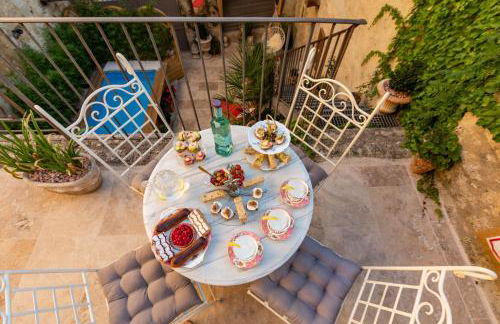 CHAMPAGNE HOUSE- Oasis de luxe & de charme - coeur de ville - 10-12 pers - piscine, cuisine d'été, patio, bar & piano - Photo 49