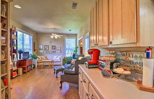 Cozy Texas Retreat with Patio, Grill and Fire Pit! - Foto 8