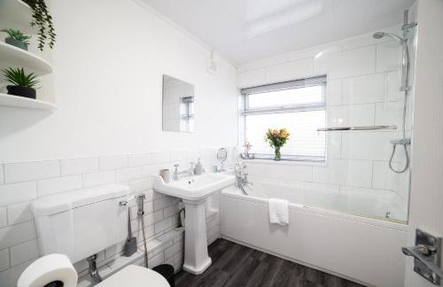 Modern 3-bed, Garden, Fast WiFi, Family, Contractors - Foto 39