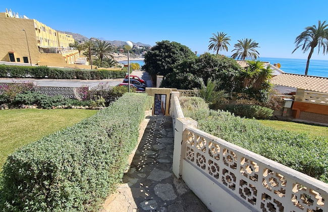 Luxurious 1st Line Top-floor Apartment With Direct Sea Access - Photo 12