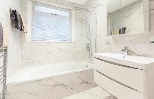 Beautiful 2 bed apartment in central London - Photo 20