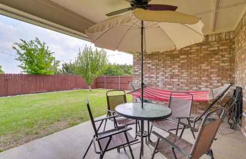 Unwind Fireside! Harker Family Retreat with Yard - Foto 31