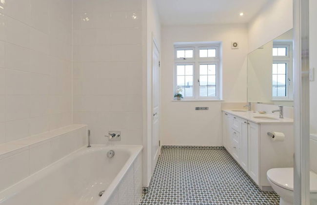 Spacious 7 Bedroom Family Home Barnes - Foto 18