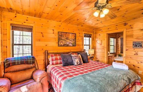 Cozy Cherry Log Cabin about 10 Mi to Mercier Orchards - Foto 12