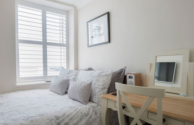 Direct Sea Views, Seafront Location & Free Parking - Foto 13