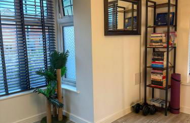 Deluxe 3 Bed new detached with a Super King bed - Photo 24