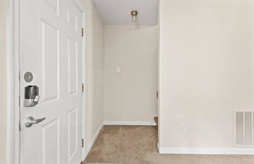 Prime Location 2 BR Oasis with Washer and Dryer - Foto 30