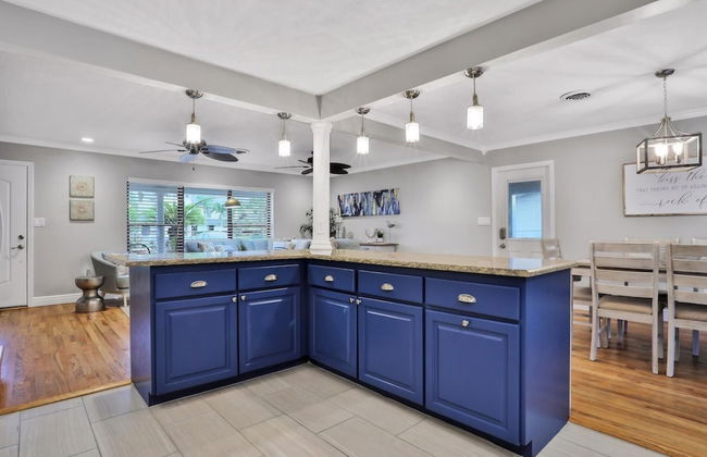 Kiss the Wave - Spacious 4BR 3BA w Pool hot tub - Foto 11