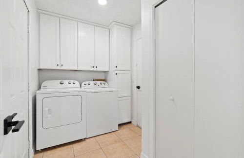 Spacious Home Near Beach, Large Yard, Game Room and Dog Friendly - Foto 17