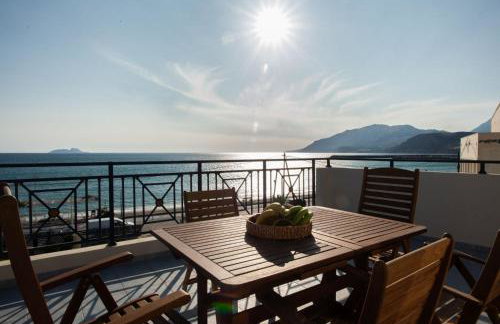 Alkioni Suites , beachfront, with sea view - Foto 1