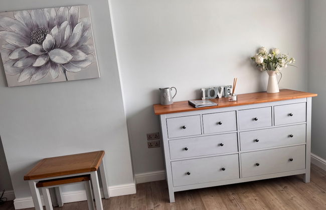 Pet-friendly - 2 Bedrooms Bungalow hot tub Parking - Foto 23