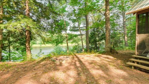 Riverfront Greenbush Studio with Porch and Views! - Foto 3