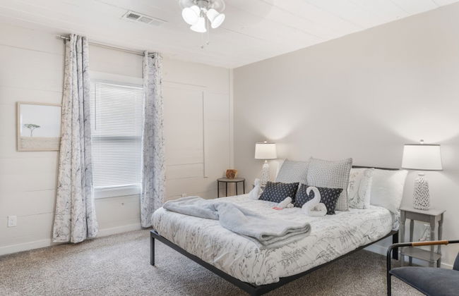 Stockyards- 4min Pet Friendly 3BR Luxe Gem - Foto 79