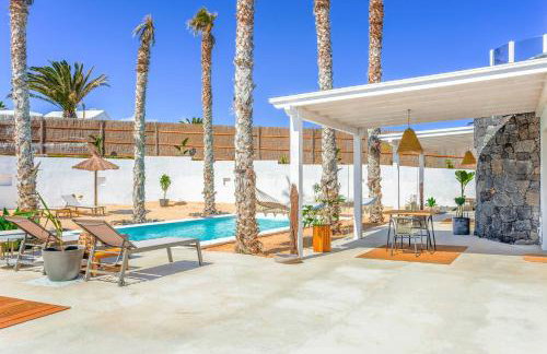 Boutique Beach Villa by Lanzarote Retreats - Private Pool - 1 min walk to Sea Pool - Photo 48