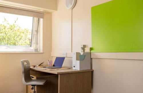 John Lester and Eddie Colman Courts in Salford - Foto 50