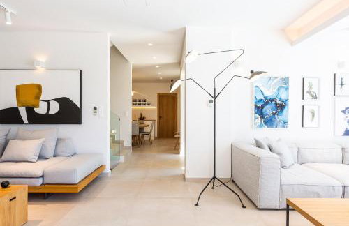 Vasilios Villa, with Pool, Gym & Close to Beach, By ThinkVilla - Foto 47