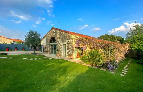 Gîte à SAINT ANDRE DE LA MARCHE proche du Puy du foù - Photo 2
