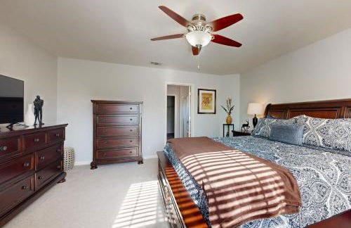 Charming family friendly home, enclosed backyard & 20 miles from San Antonio - Foto 18
