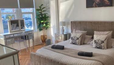 Southend Apartment With Parking, Private Garden and Beach Side Location - Foto 1