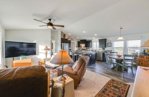 Mtn Views, 15 Mi to Dtwn Kingman Family Home! - Photo 4