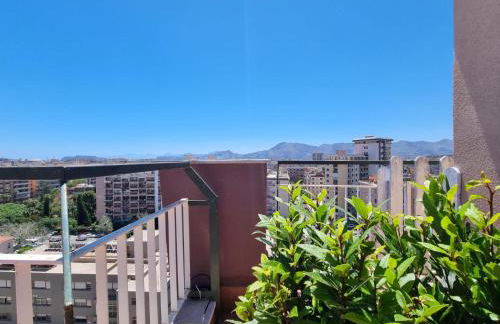 CITY HOUSE & FREE PARKING by Perry-Holiday moderno, panoramico e comodo fino a 6 ospiti - Foto 7