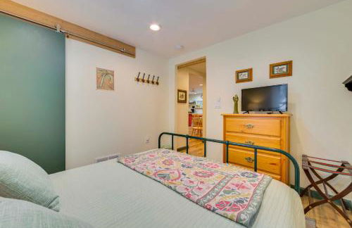 Pet Friendly Home - Walk to Mullet Lake! - Photo 16