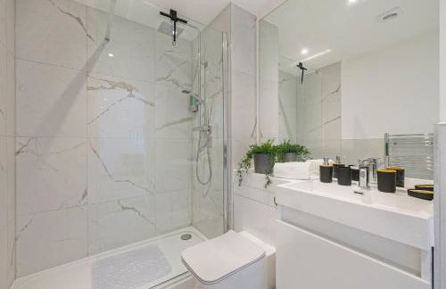 Modern 1BR Flat Gravesend with Parking Sleeps 2 - Foto 7