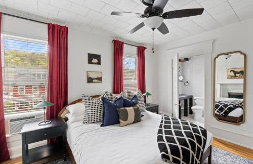 Bourbon Trail Duplex~ HOT TUB~ Walk to Downtown - Foto 51