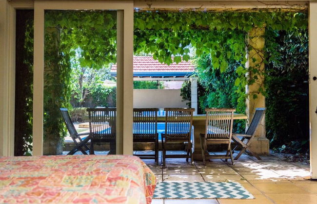 Beautiful 2 Story Manor Close to Beach and all - Foto 5