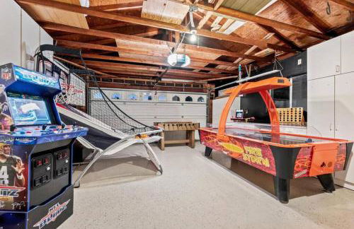 Majestic Lux Home with Heated Pool and Spa! - Foto 44