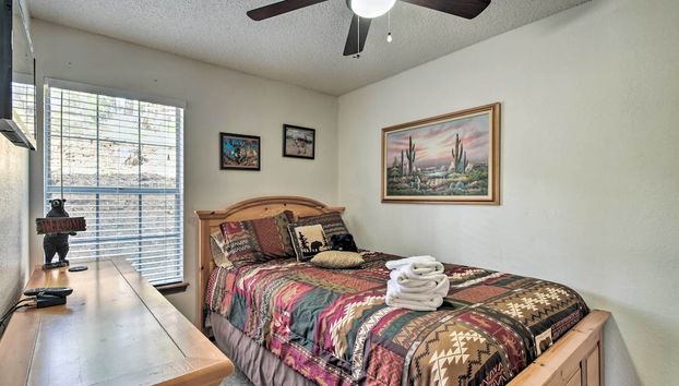 Cozy Ruidoso Cabin w/ Hot Tub & Game Room - Photo 2, Intérieur