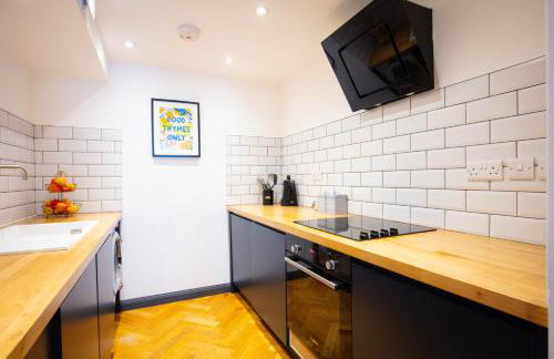 Hidden Retreat with Steam room, KING bed near tube - Foto 21