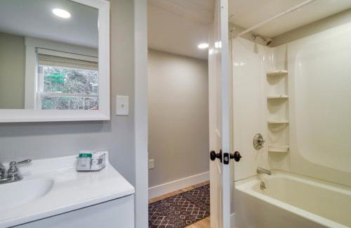 Modern Stark Home with Game Room, Grill and Fire Pit - Foto 16