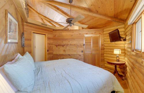 Family-Friendly Riverfront Manor on the Little Red - Foto 13