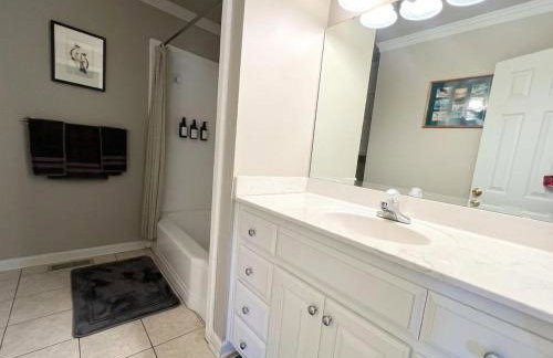 Secluded Farmhouse Retreat - Groups & Pets Okay! - Photo 19