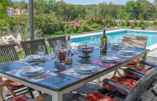 Villa Gariful, Sleeps 8 with Pool & Pet Friendly - Photo 11