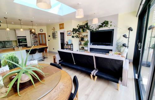 Cosy Family Haven: Spacious 3-Bedroom Retreat in Christchurch - Foto 1