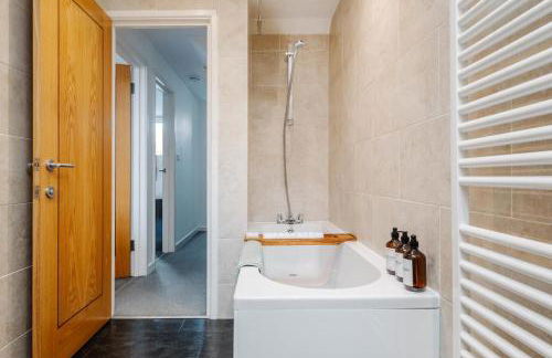 Modern Hove Home close to Brighton Beach with FREE PARKING - Foto 15