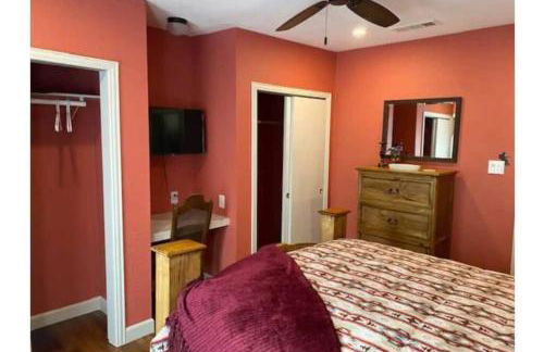 StockYards!-1 block away ! Cowboy Cottage sleeps 9 - Foto 43