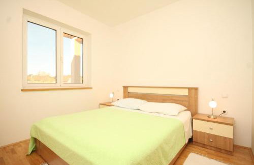 Seaside apartments with a swimming pool Ugljan - 829 - Foto 34