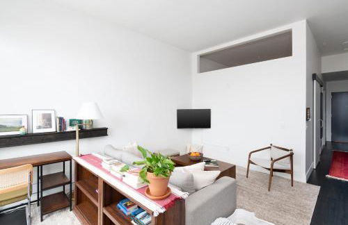 Modern 1BR Apt with Rooftop, Gym, and Parking - Foto 3