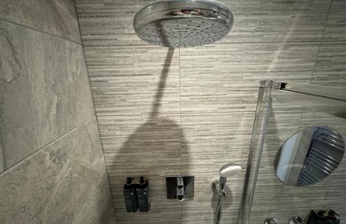 Luxury 6-Bed House - 6 En Suite- Jaquzzi Baths - Private Parking - Suitable for contractors - Foto 46