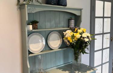 Spacious 4 Bedroom Farmhouse - Photo 9